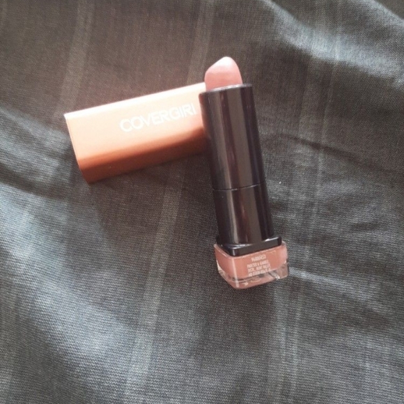 Cover Girl #245 lipstick sold on title - Picture 3 of 4